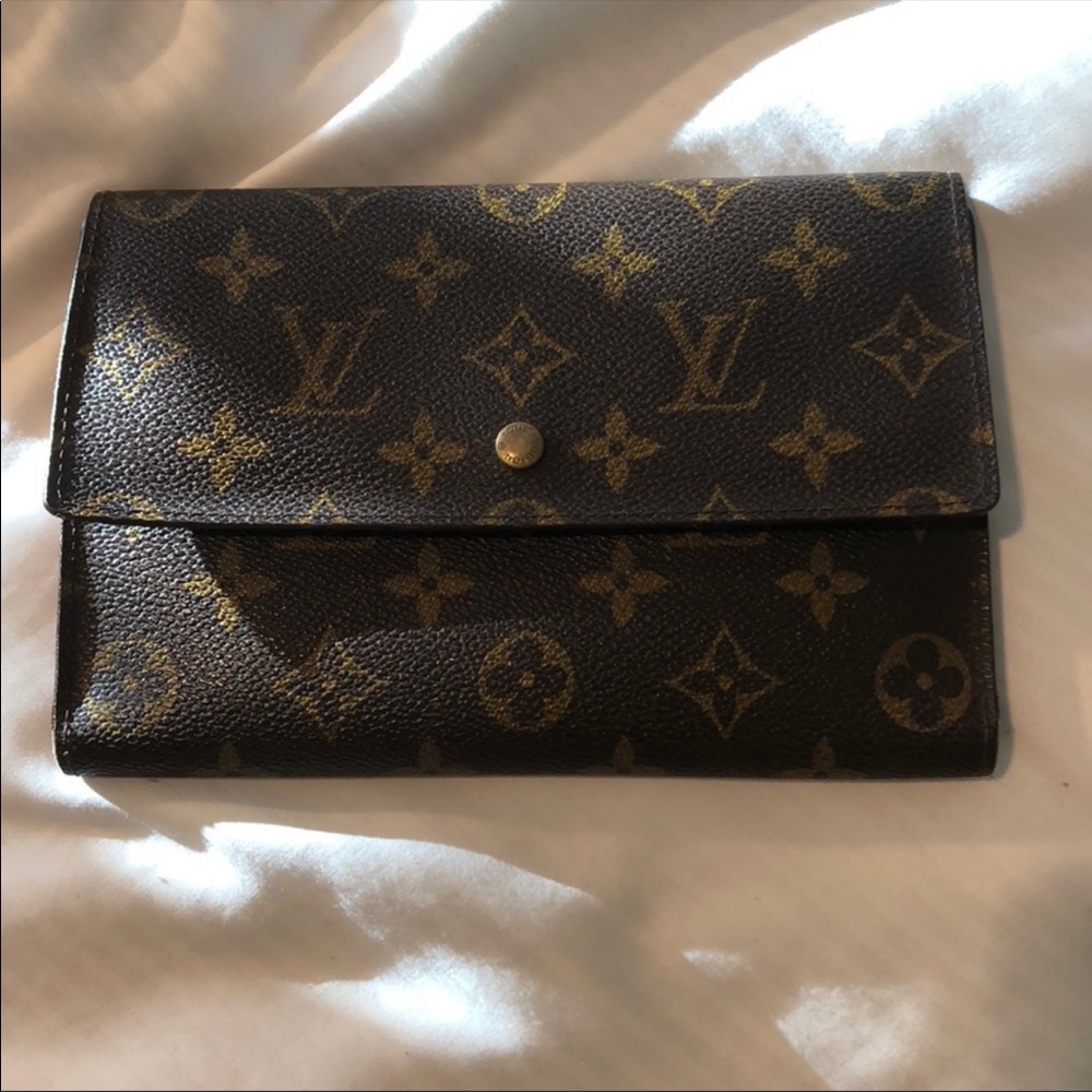Authentic Louis Vuitton wallet/clutch